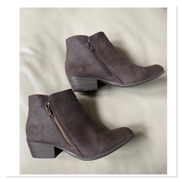 UNIONBAY Brown Ankle Boots